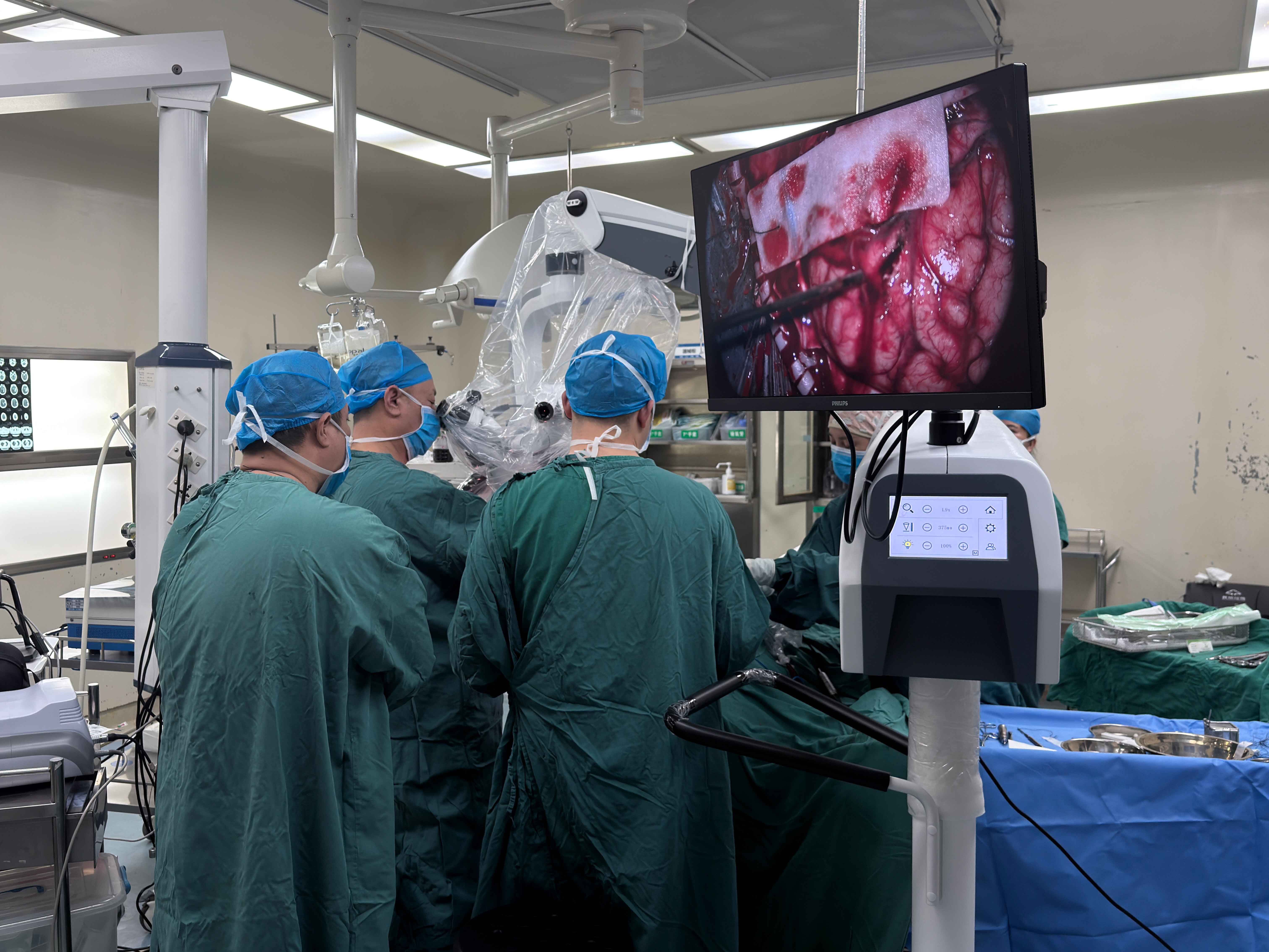 https://www.vipmicroscope.com/asom-630-operating-microscope-for-neurosurgery-with-magnetic-brakes-and-fluorescence-product/