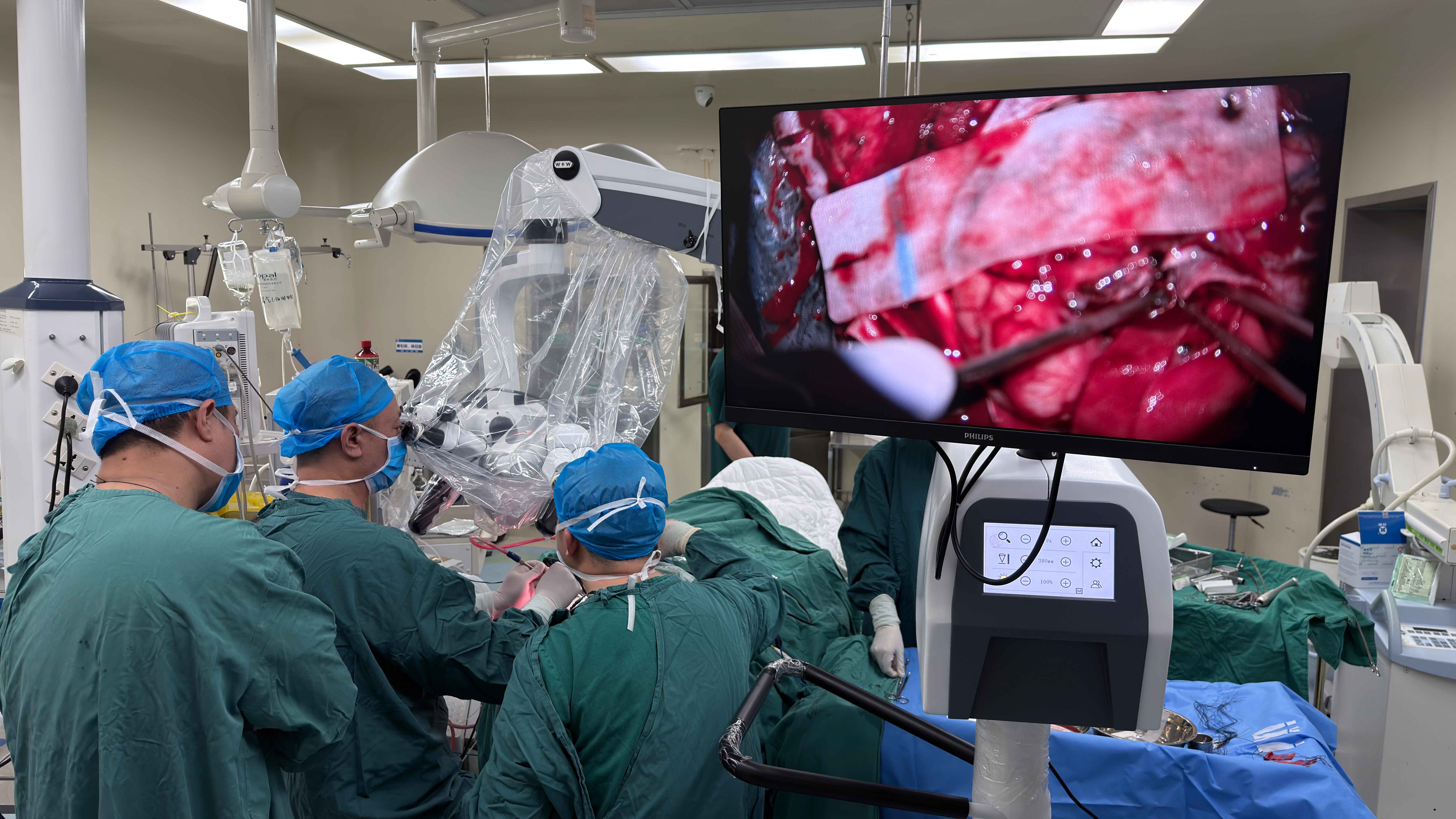 https://www.vipmicroscope.com/asom-630-operating-microscope-for-neurosurgery-with-magnetic-brakes-and-fluorescence-product/