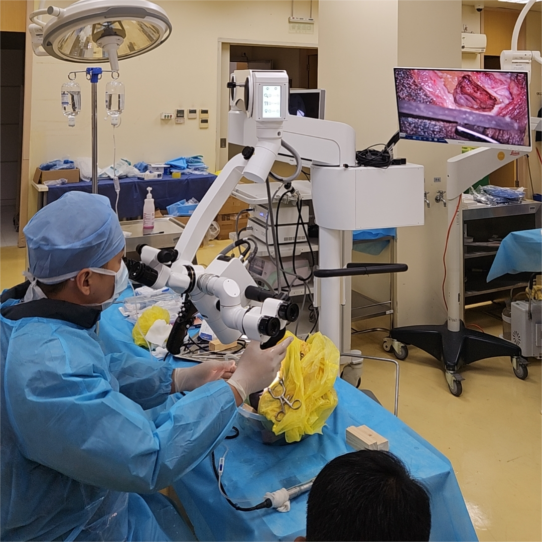 https://www.vipmicroscope.com/asom-5-d-neurosurgery-microscope-with-motorized-zoom-and-focus-product/
