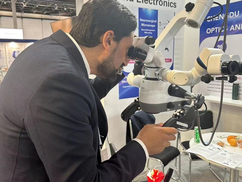 Neurosurgical microscope 1