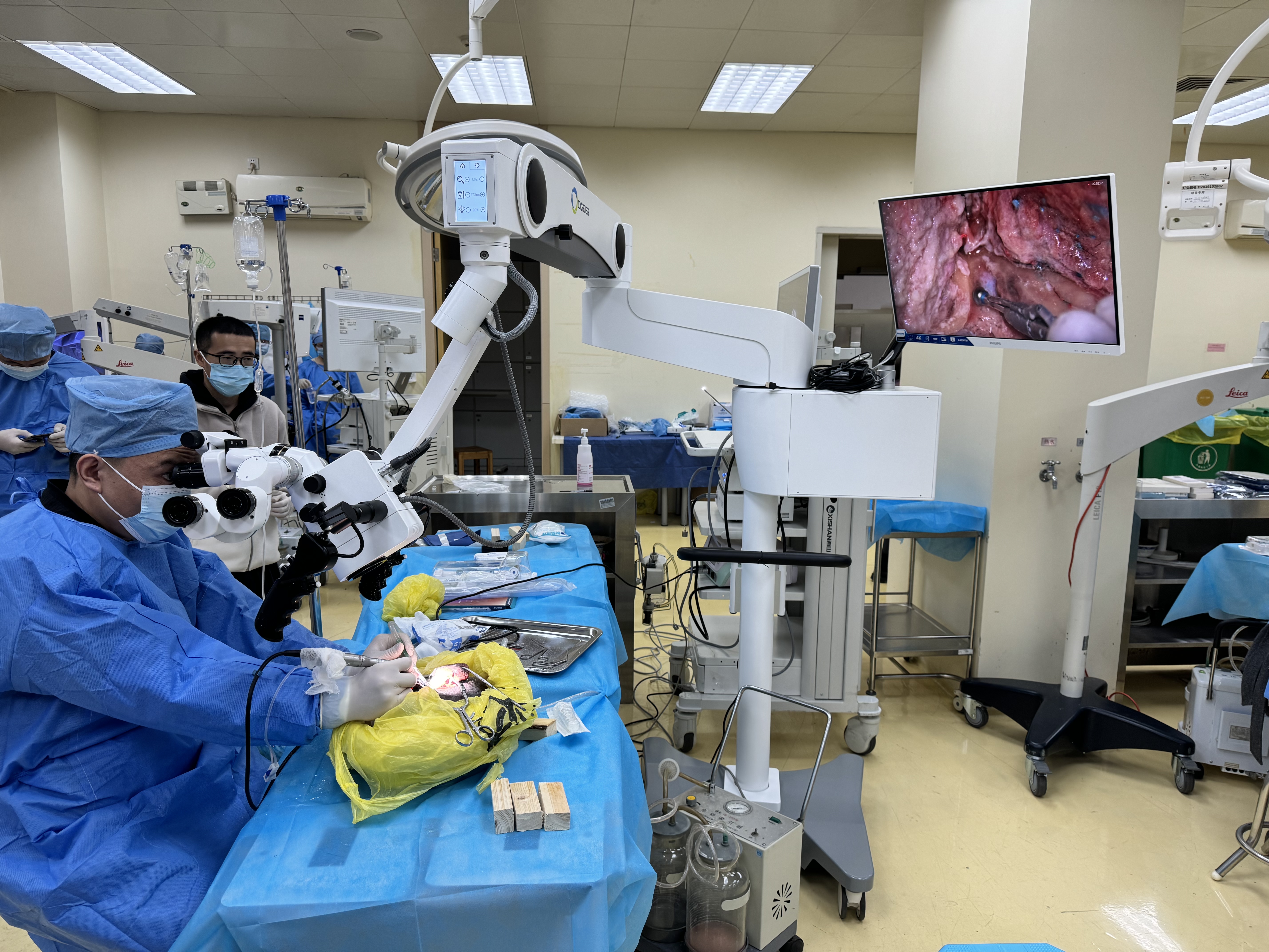 Neurosurgical microscope