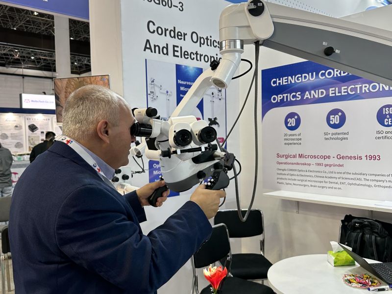 Ophthalmic microscope 1
