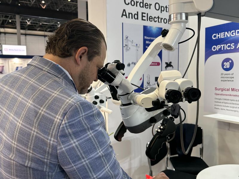 Ophthalmic microscope 2