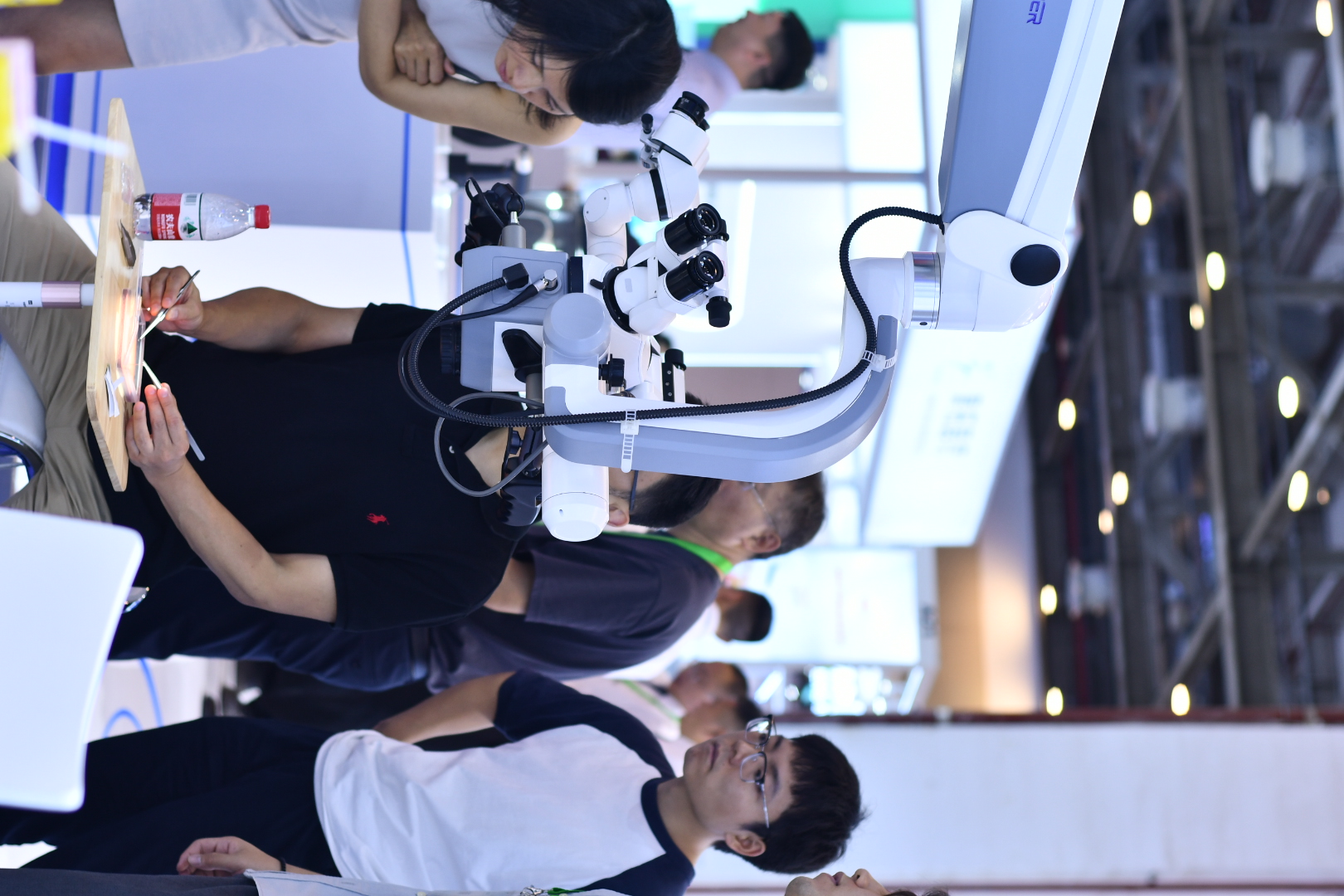 https://www.vipmicroscope.com/asom-630-operating-microscope-for-neurosurgery-with-magnetic-brakes-and-fluorescence-product/